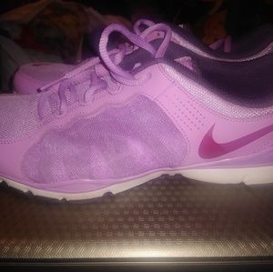 Nike sneakers 9.5